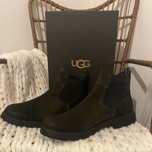 Ugg Men’s Biltmore Waterproof Suede Chelsea Boots Dark Olive size 13 Brand New
